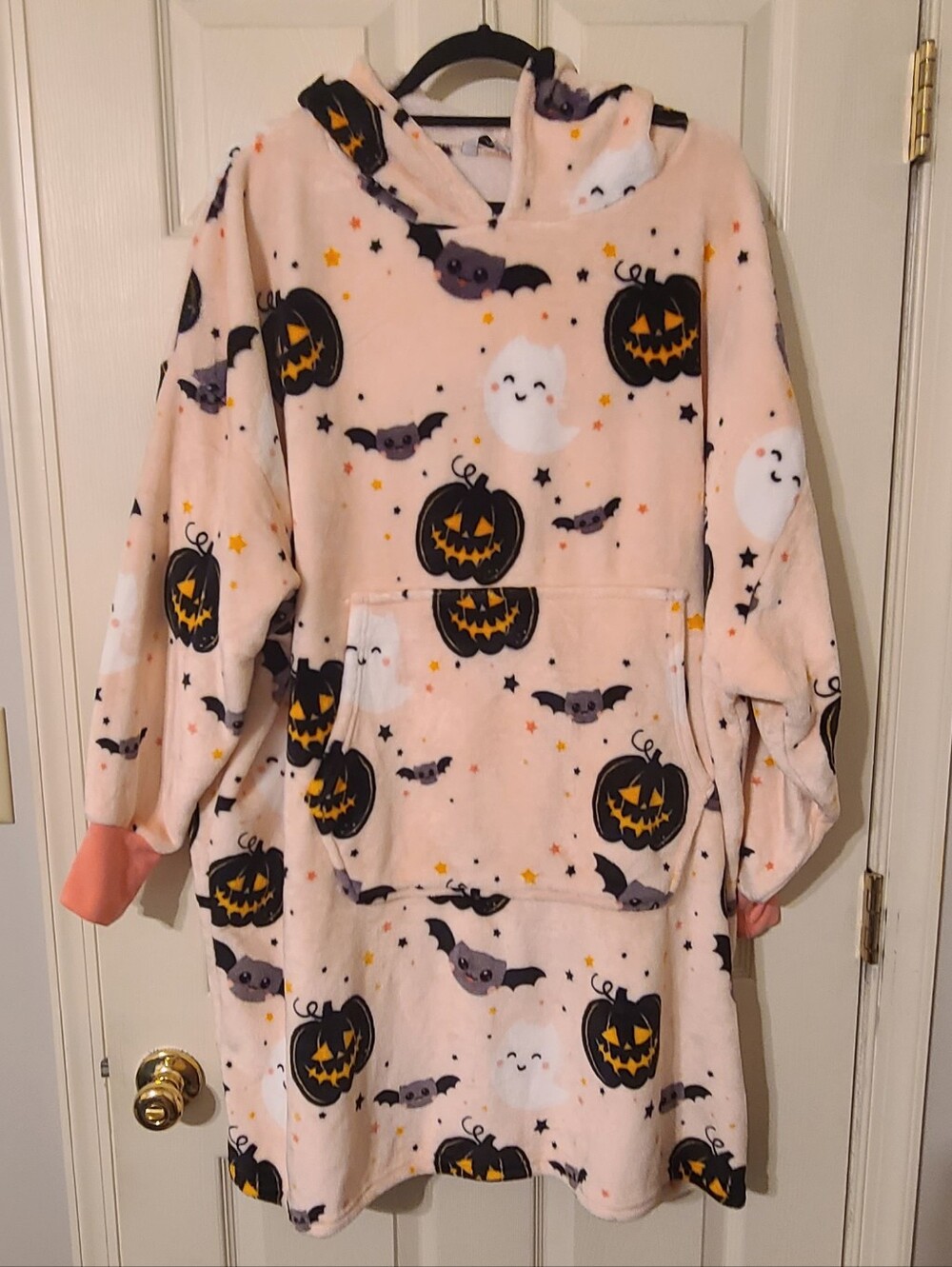 Halloween Women's Plush Hoodie - Pink Ghost & Pumpkin Print